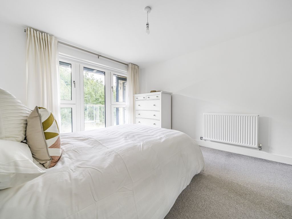 1 bed flat for sale in Castle Hill Drive, Castle Hill, Ebbsfleet Valley, Swanscombe DA10, £250,000