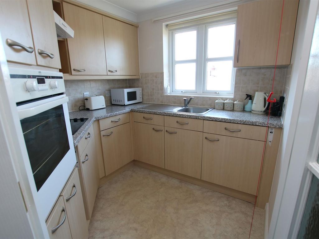 1 bed flat for sale in Butts Road, Heavitree, Exeter EX2, £150,000
