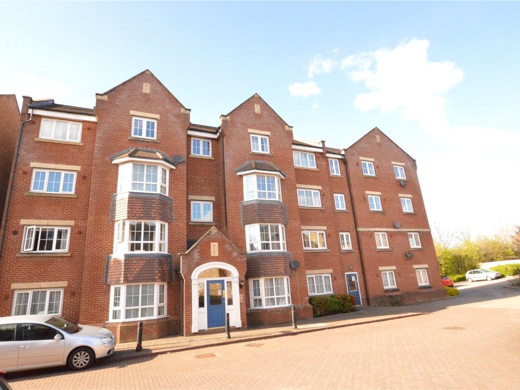 1 bed flat for sale in Luton Road, Dunstable LU5, £157,000