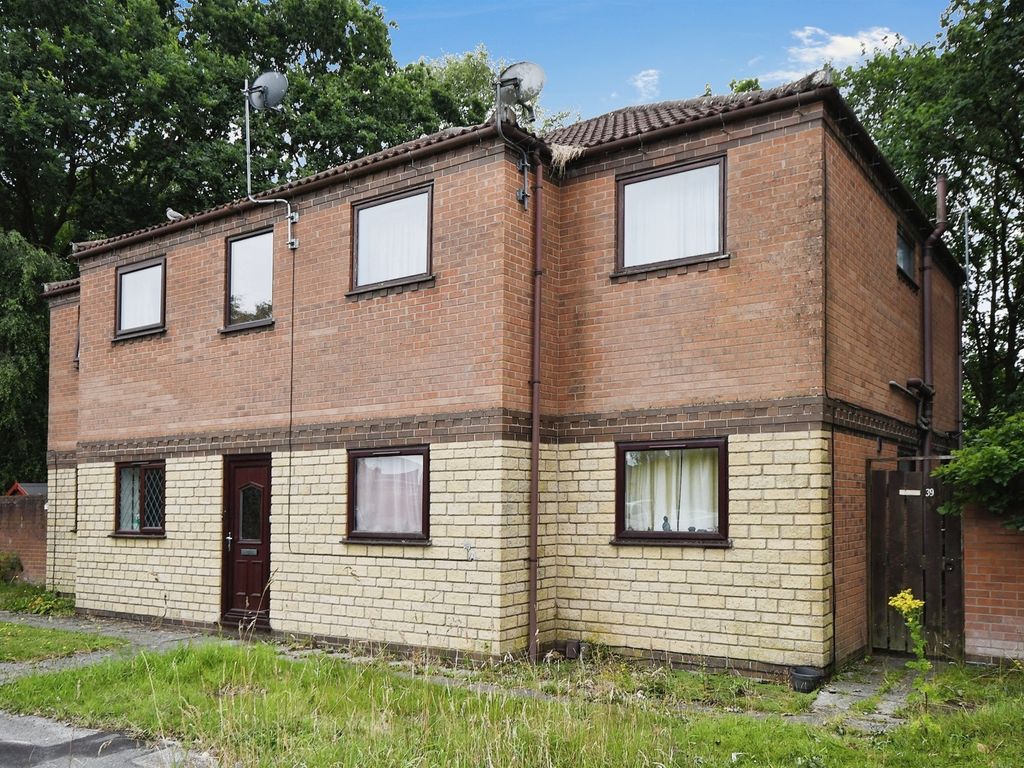 2 bed flat for sale in Anderby Close, Lincoln LN6, £55,000