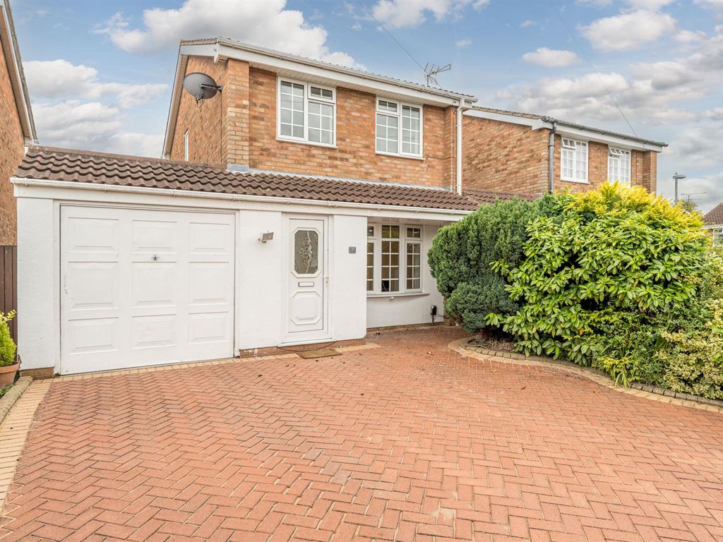3 bed detached house for sale in Aldgate Drive, Brierley Hill DY5, £300,000