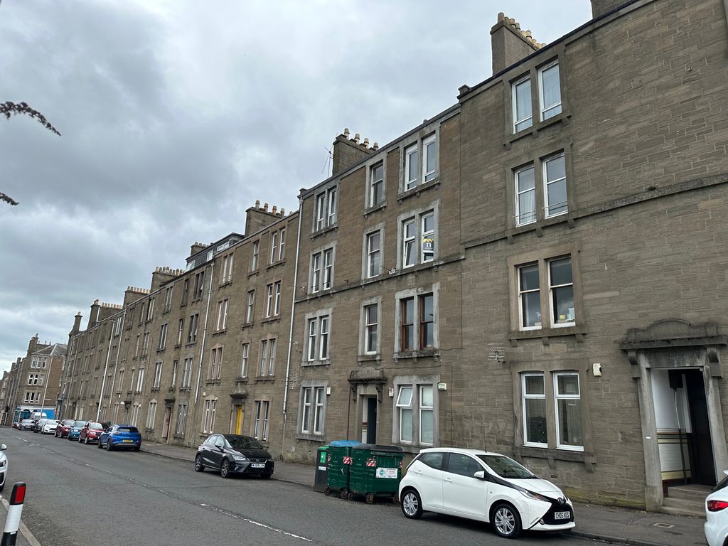 1 bed flat for sale in Blackness Road, Dundee DD2, £88,000