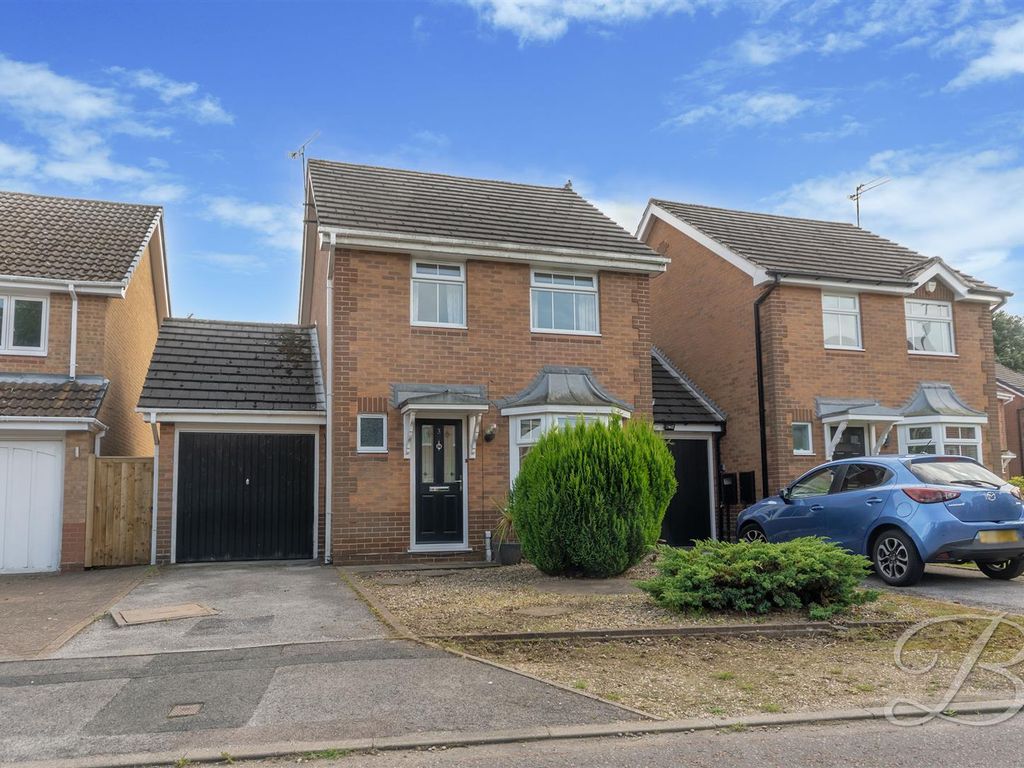 3 bed link-detached house for sale in Bird Close, Mansfield NG18, £230,000
