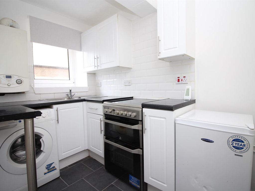 2 bed flat for sale in Sheephousehill, Fauldhouse, Bathgate EH47, £66,000