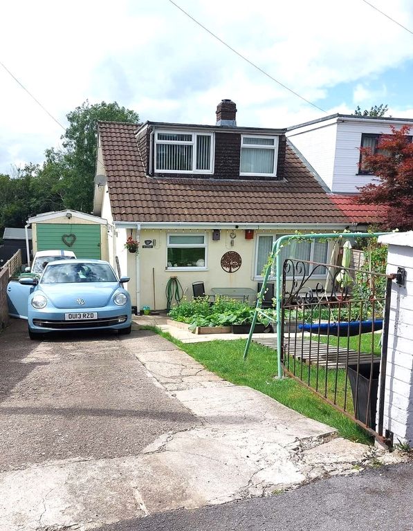 4 bed semi-detached bungalow for sale in Christchurch Road, Blackwood NP12, £264,600