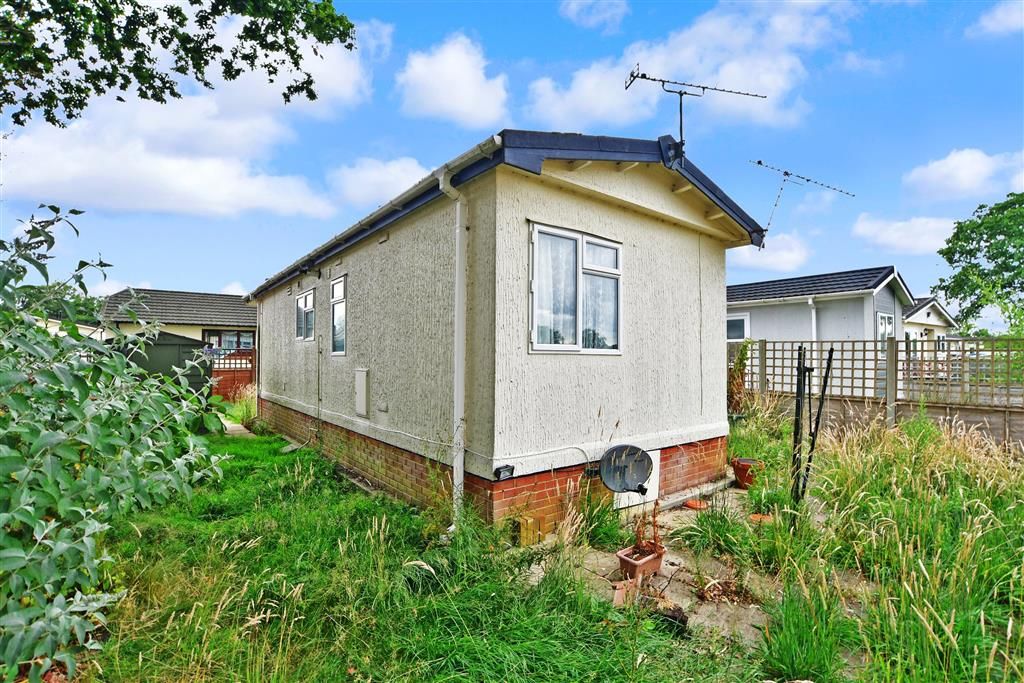1 bed mobile/park home for sale in Broadway Park, The Causeway, Petersfield GU31, £92,500