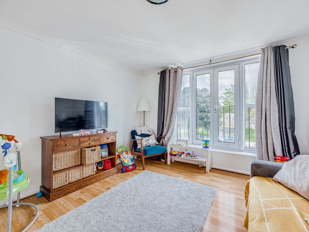 1 bed flat for sale in Lilleshall Road, Morden SM4, £225,000