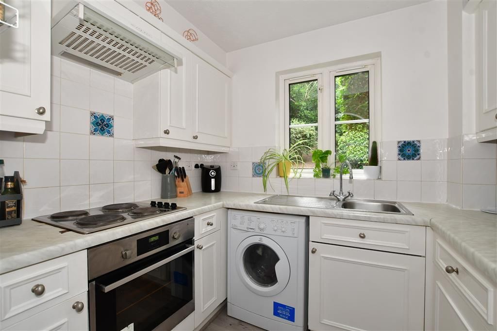 1 bed flat for sale in Evelyn Way, Wallington, Surrey SM6, £240,000