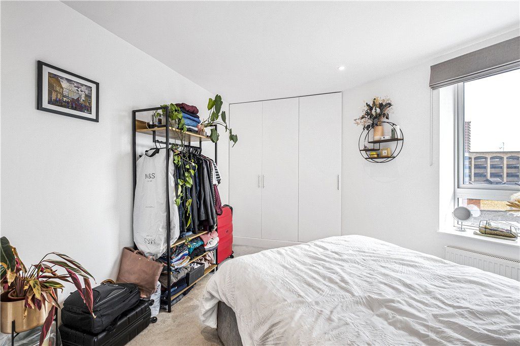 1 bed flat for sale in Church Street, Croydon CR0, £280,000