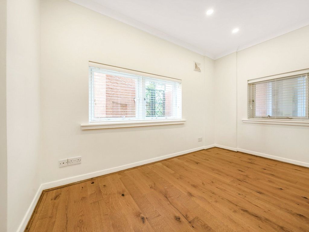 1 bed flat for sale in Guildford, Surrey GU1, £180,000