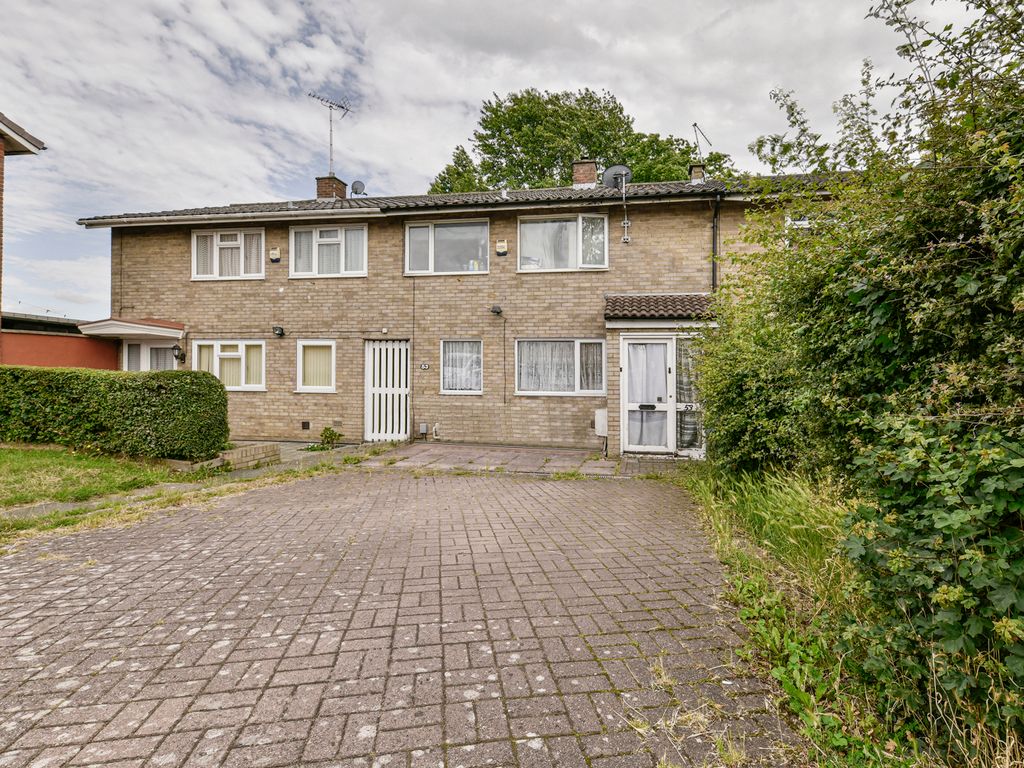 3 bed terraced house for sale in Harvey Road, Stevenage SG2, £325,000