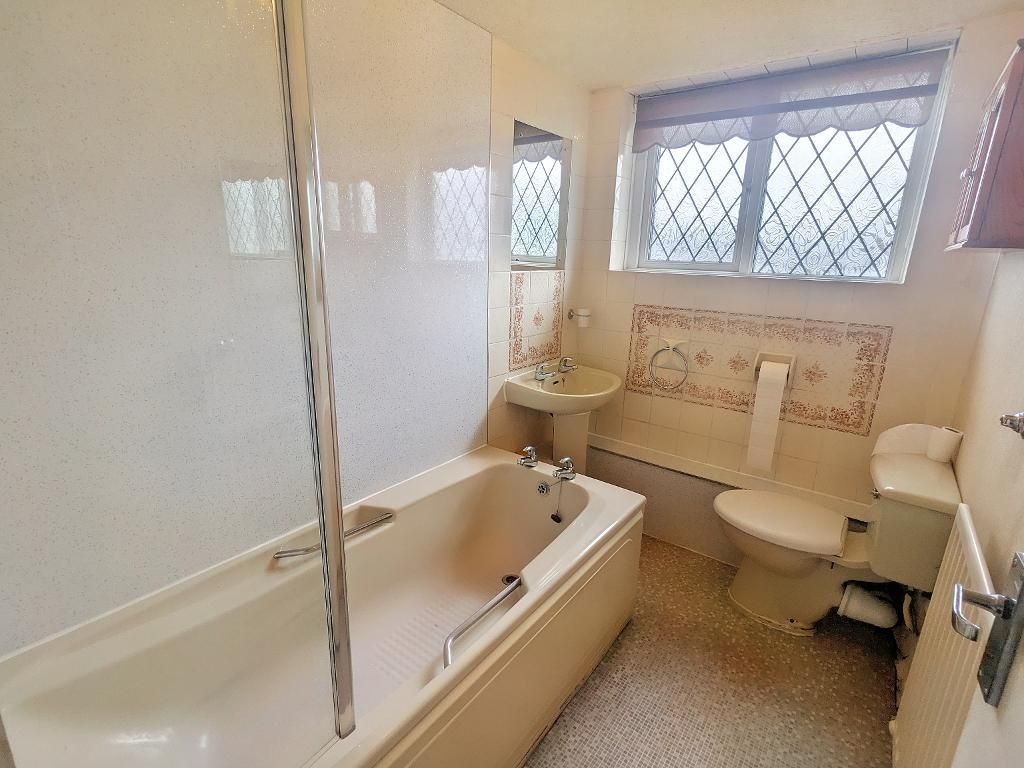 2 bed flat for sale in Highfield Road, Clitheroe BB7, £109,950