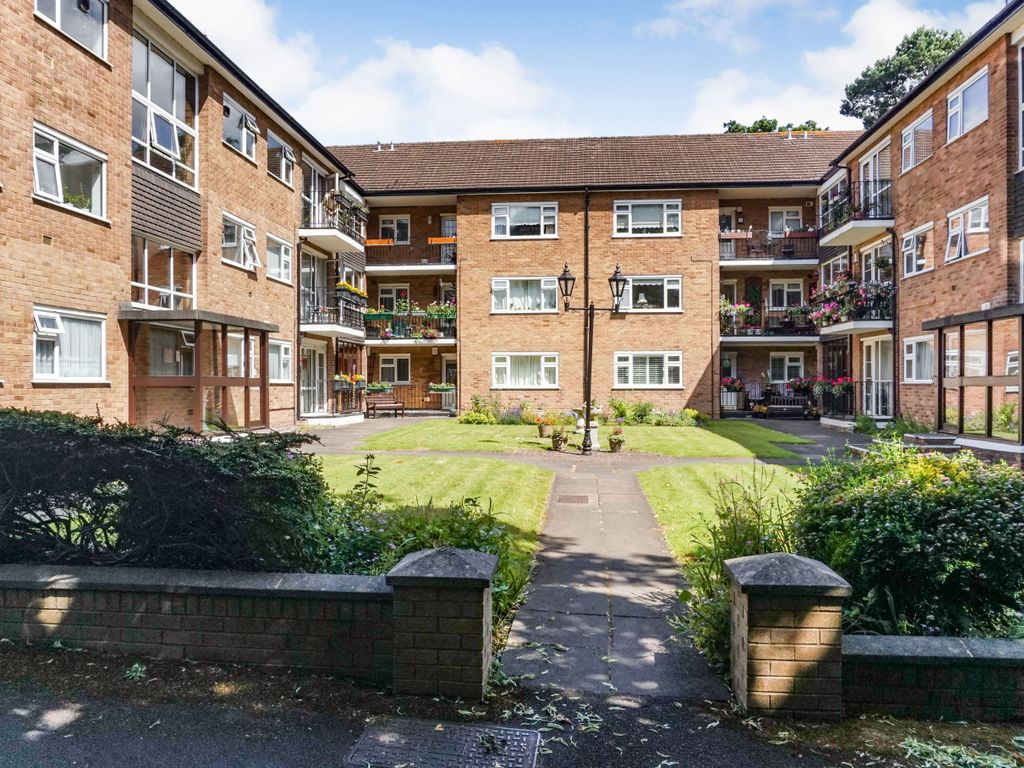 2 bed flat for sale in Penns Lane, Walmley, Sutton Coldfield B76, £190,000