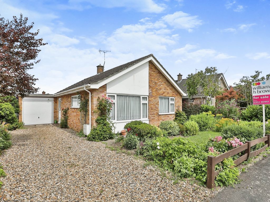 2 bed detached bungalow for sale in Nelson Court, Watton, Thetford IP25, £225,000