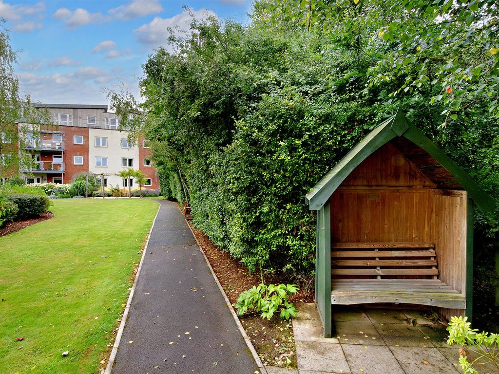 1 bed flat for sale in Ellisfields Court, Mount St, Taunton TA1, £260,000