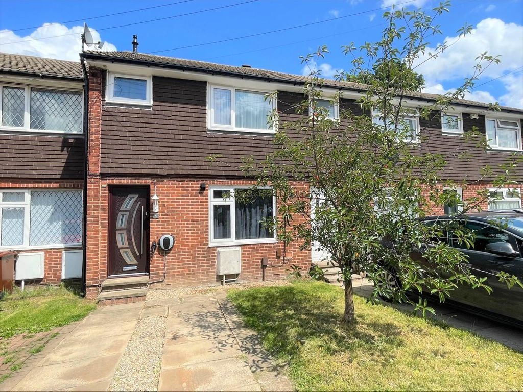 3 bed terraced house for sale in Ashby View, Bramley LS13, £165,000