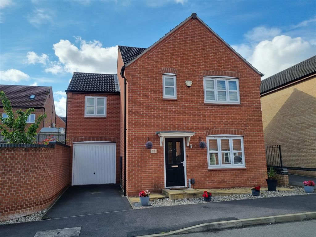 4 bed detached house for sale in Debdale Way, Mansfield Woodhouse, Mansfield NG19, £275,000