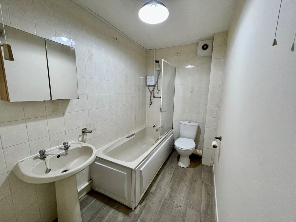 1 bed flat for sale in Lavenham Court, Peterborough PE2, £110,000