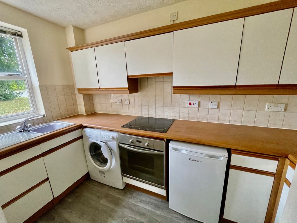 1 bed flat for sale in Lavenham Court, Peterborough PE2, £110,000