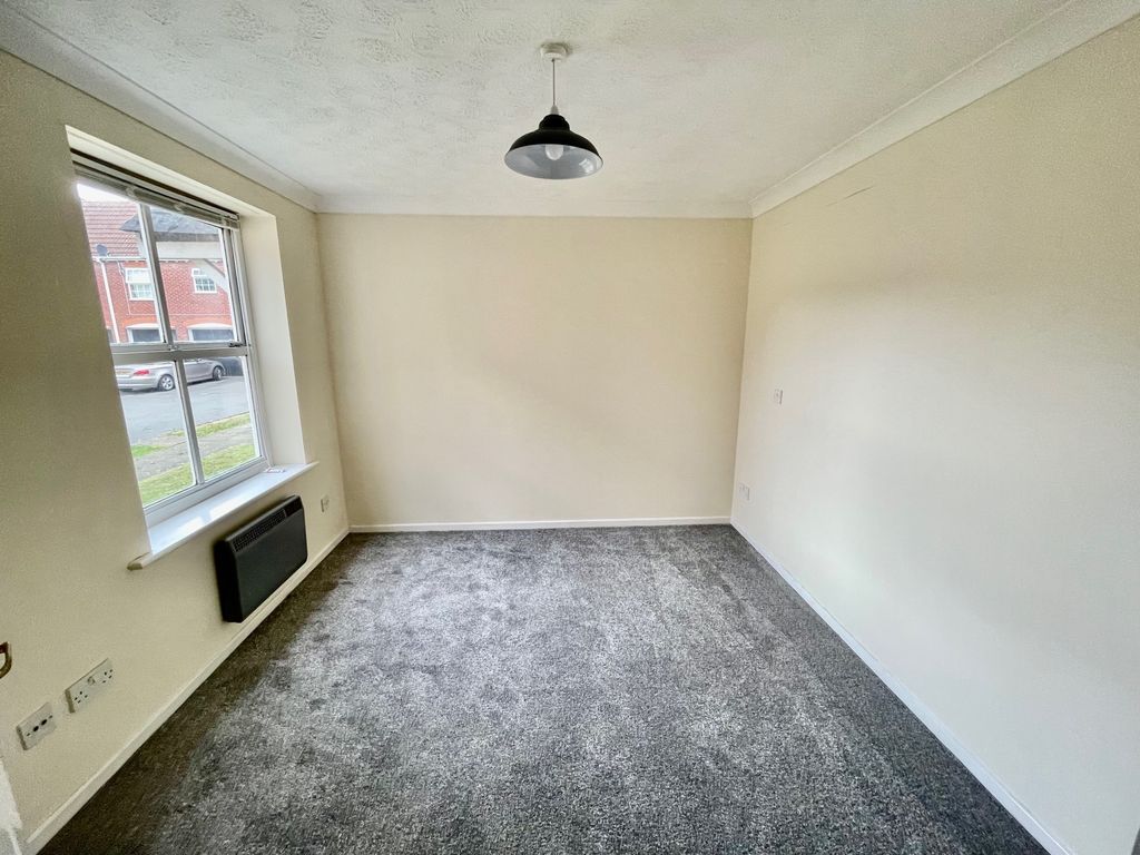 1 bed flat for sale in Lavenham Court, Peterborough PE2, £110,000