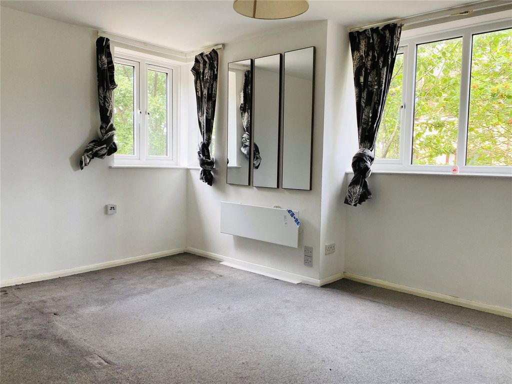 1 bed flat for sale in Maroons Way, Bellingham, London SE6, £215,000