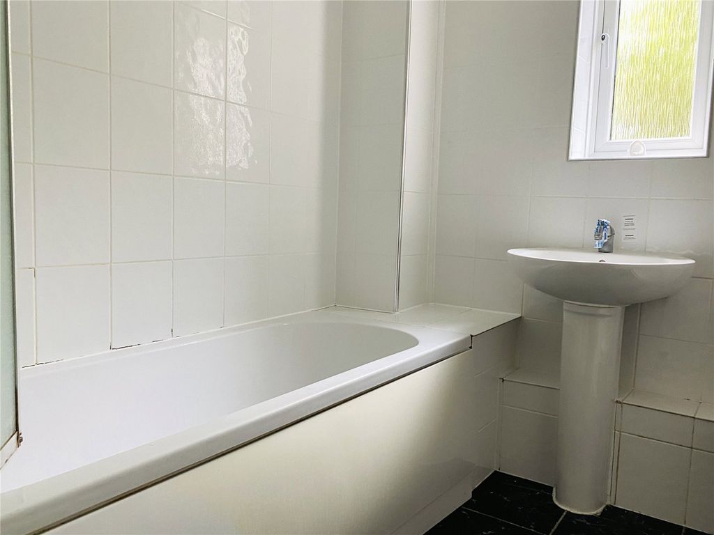 1 bed flat for sale in Maroons Way, Bellingham, London SE6, £215,000