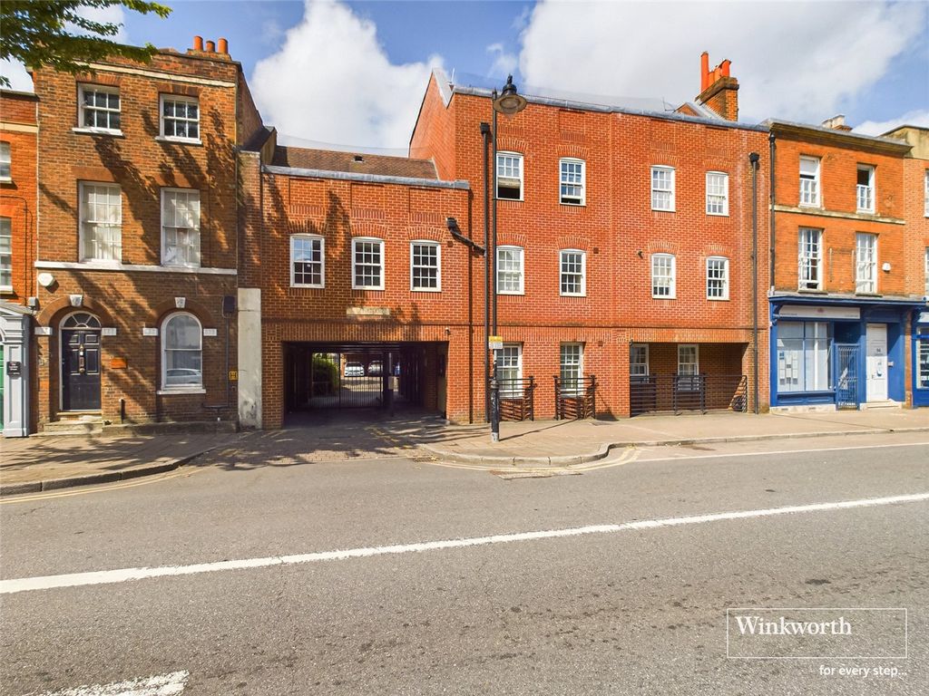 1 bed flat for sale in Home Court, 96 London Street, Reading RG1, £220,000
