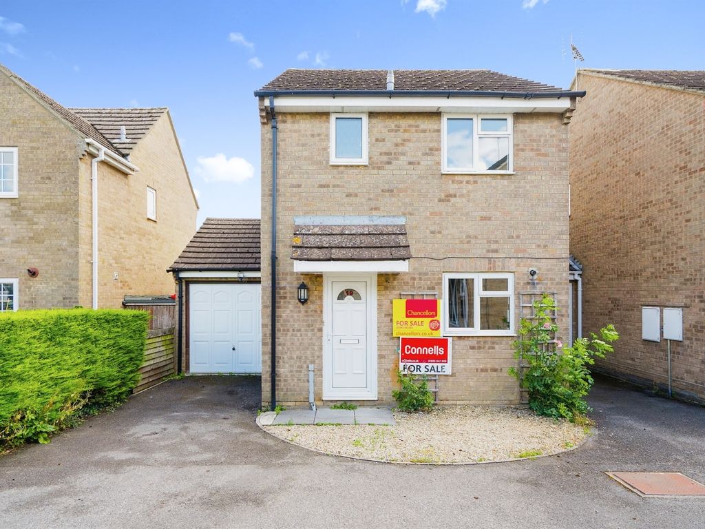 3 bed detached house for sale in Hollybush Road, Carterton OX18, £325,000