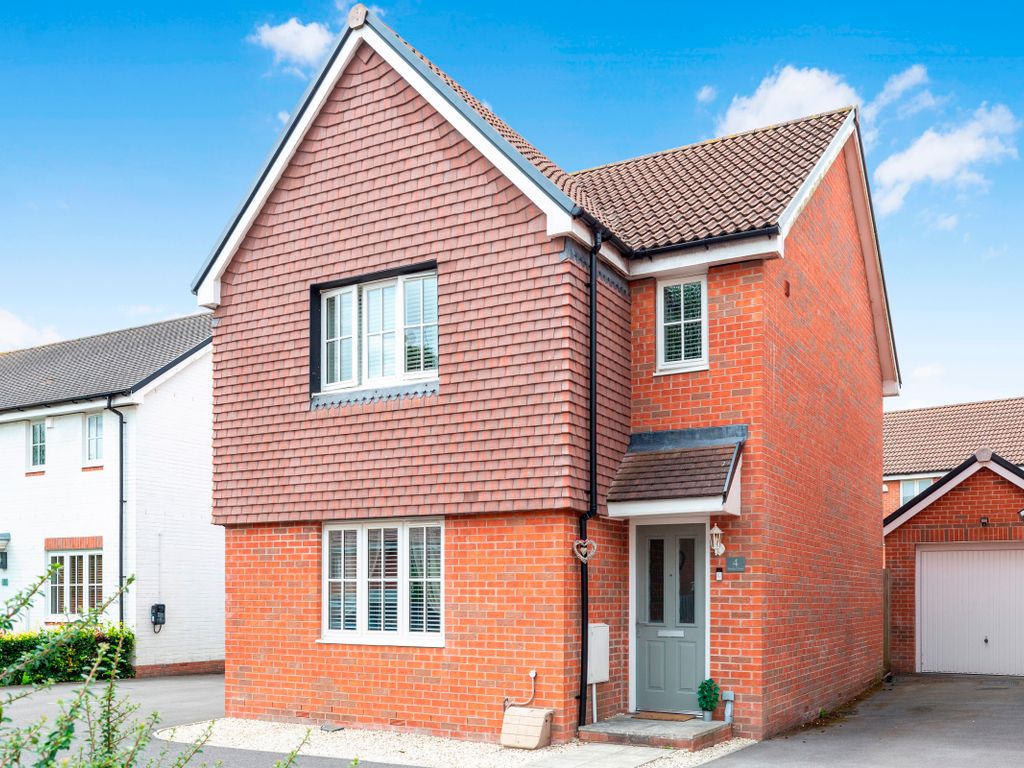 3 bed detached house for sale in Hoeller Close, Shaftesbury SP7, £300,000