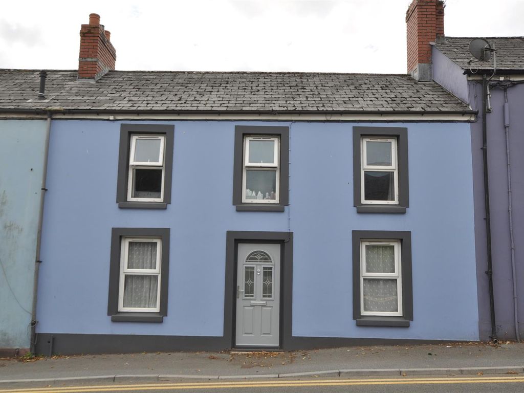3 bed terraced house for sale in Park Terrace, Carmarthen SA31, £135,000