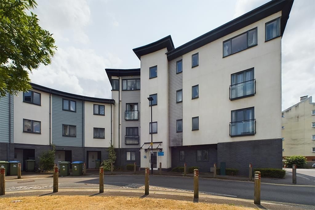 1 bed flat for sale in Hawke House, The Compass, Southampton SO14, £140,000