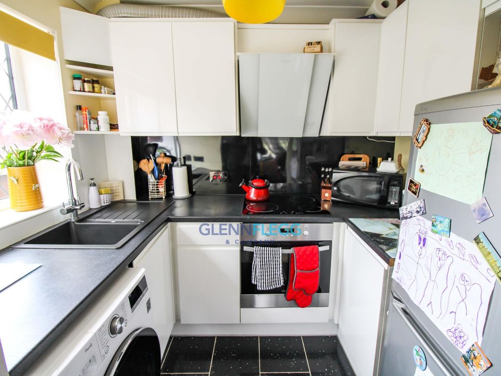 1 bed flat for sale in Adam Close, Cippenham, Slough SL1, £195,000