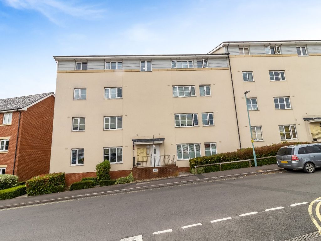 2 bed flat for sale in Jack Russell Close, Stroud, Gloucestershire GL5, £168,000