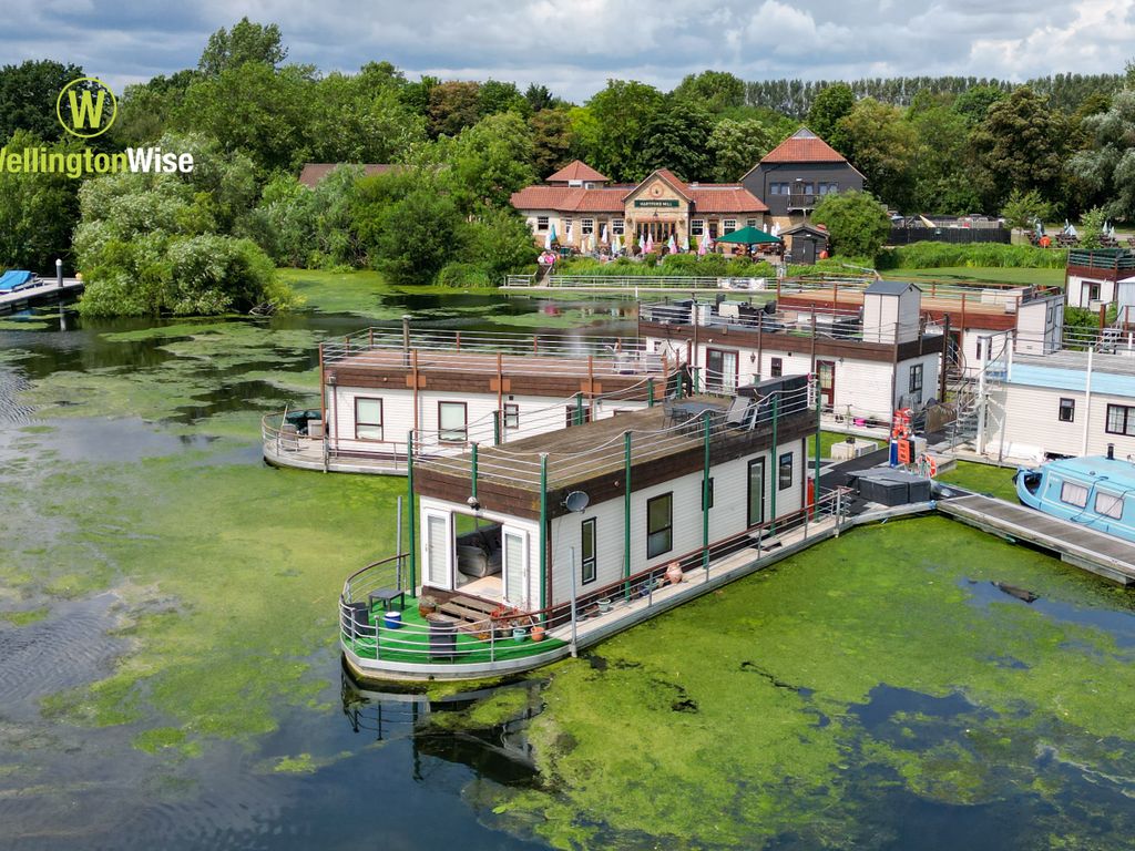 2 bed houseboat for sale in Marina Views, Wyton, Huntingdon PE28, £99,000