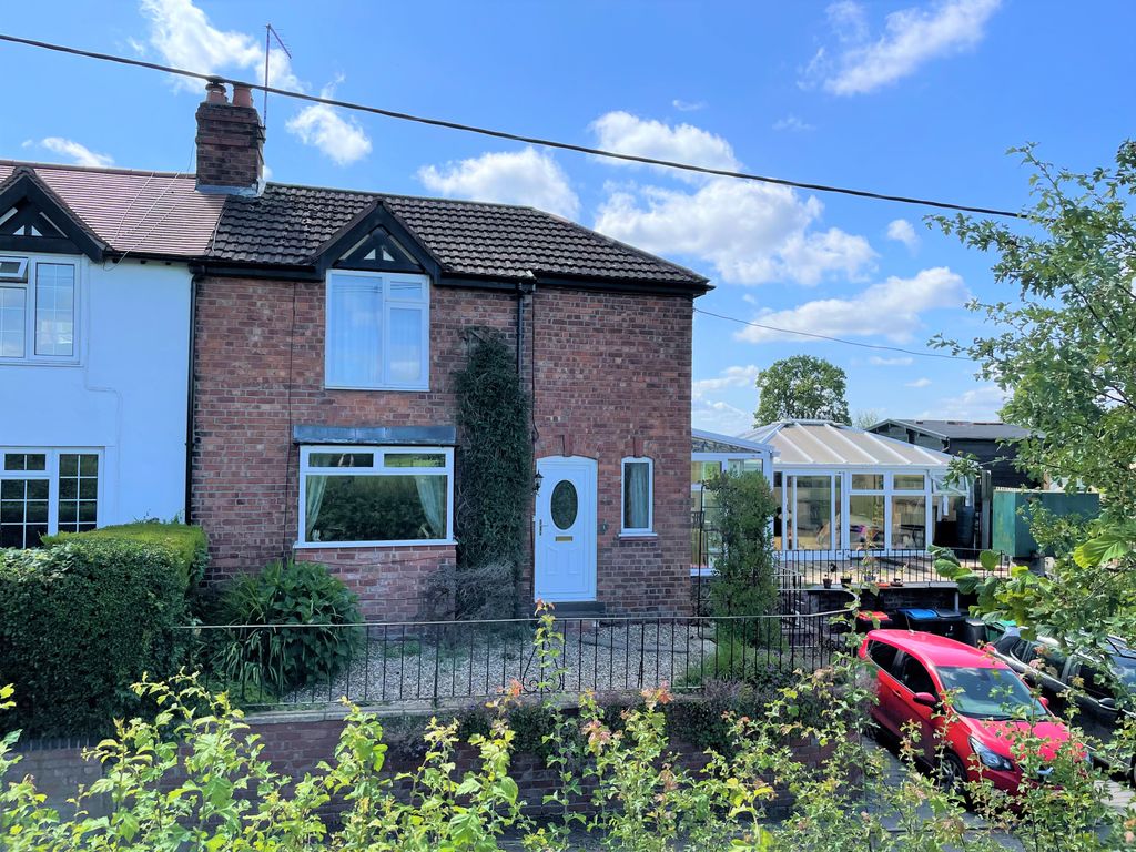 3 bed semi-detached house for sale in Cross O