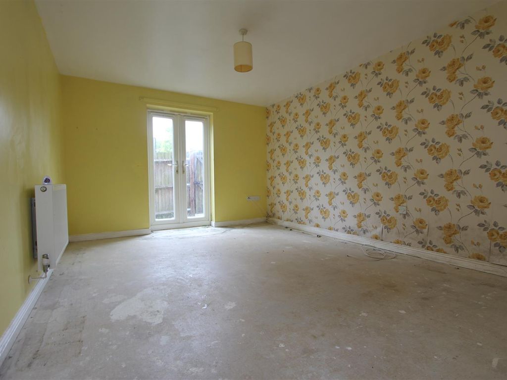 2 bed flat for sale in Chapel Close, Wantage OX12, £170,000