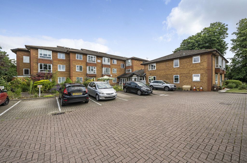 1 bed flat for sale in Maple Court, 9 Pinner Hill Road, Pinner HA5, £175,000