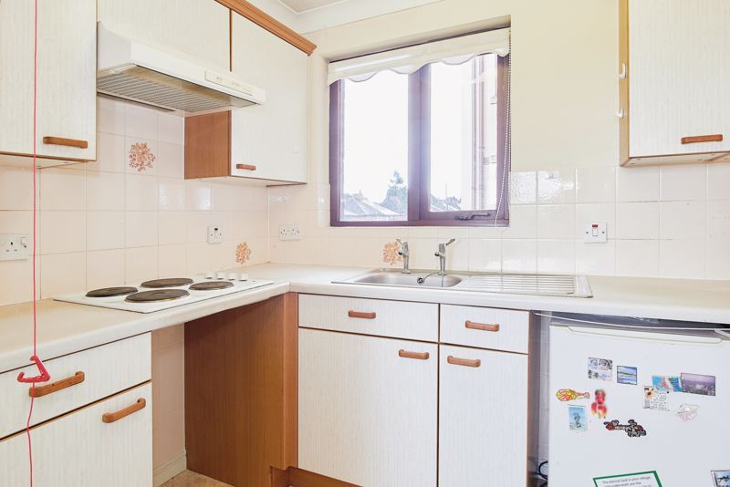 2 bed flat for sale in Beeches Court, Birmingham B45, £100,000