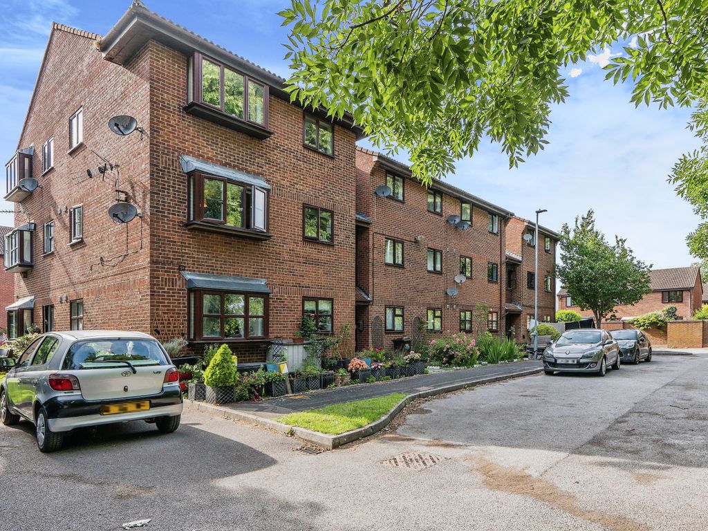 2 bed flat for sale in Honeywood Close, Portsmouth, Hampshire PO3, £150,000