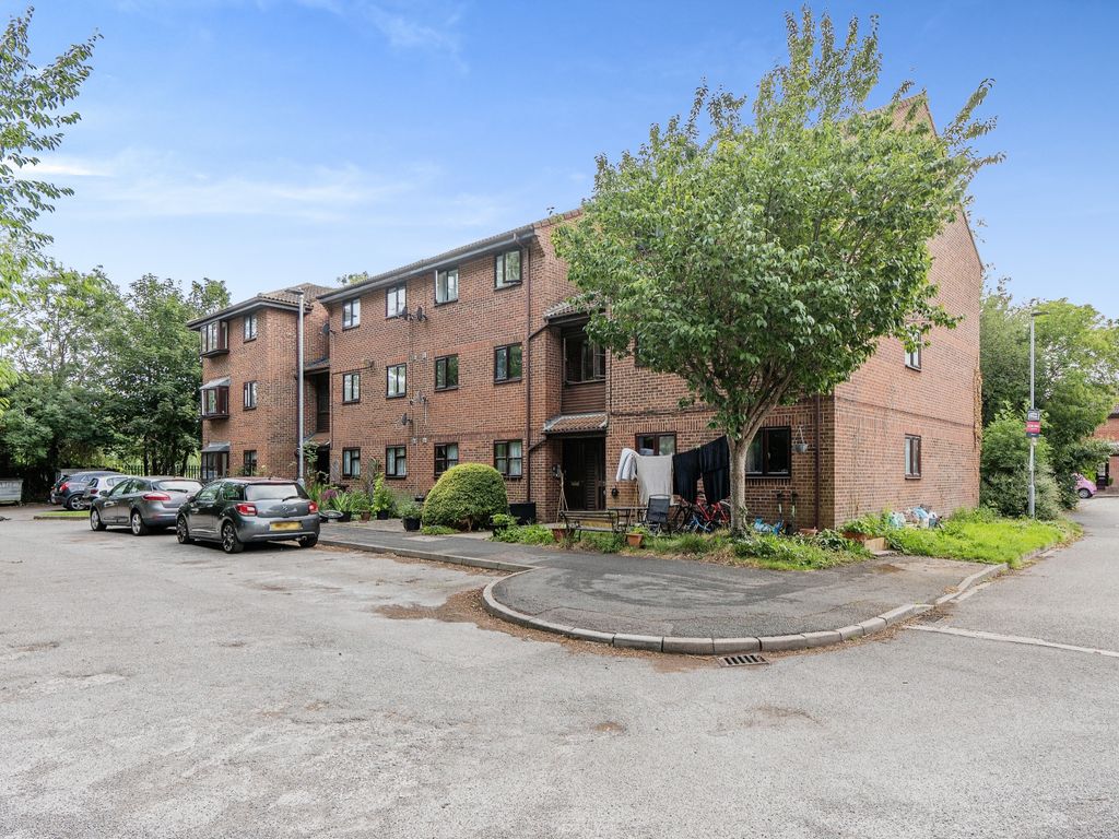 2 bed flat for sale in Honeywood Close, Portsmouth, Hampshire PO3, £150,000