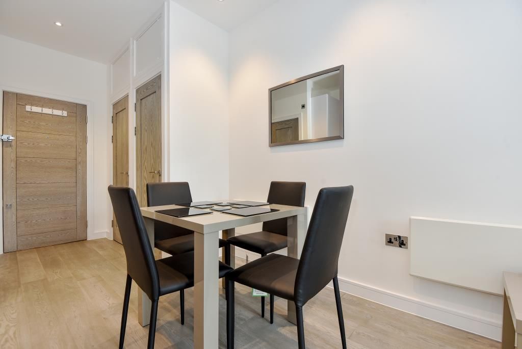1 bed flat for sale in Slough, Berkshire SL1, £180,000