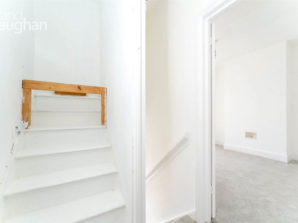 1 bed flat for sale in Wakefield Road, Brighton, East Sussex BN2, £240,000