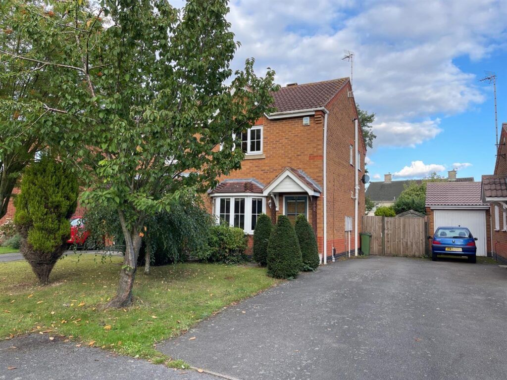 2 bed semi-detached house for sale in Bramble Close, Glenfield, Leicester LE3, £250,000