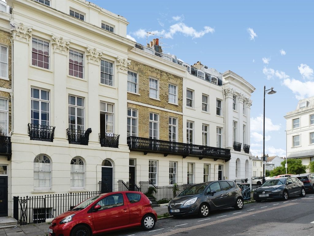 1 bed flat for sale in Portland Place, Brighton BN2, £270,000