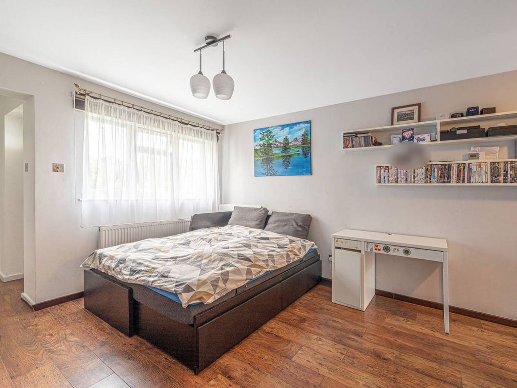 1 bed maisonette for sale in Sellwood Drive, High Barnet, Barnet EN5, £325,000