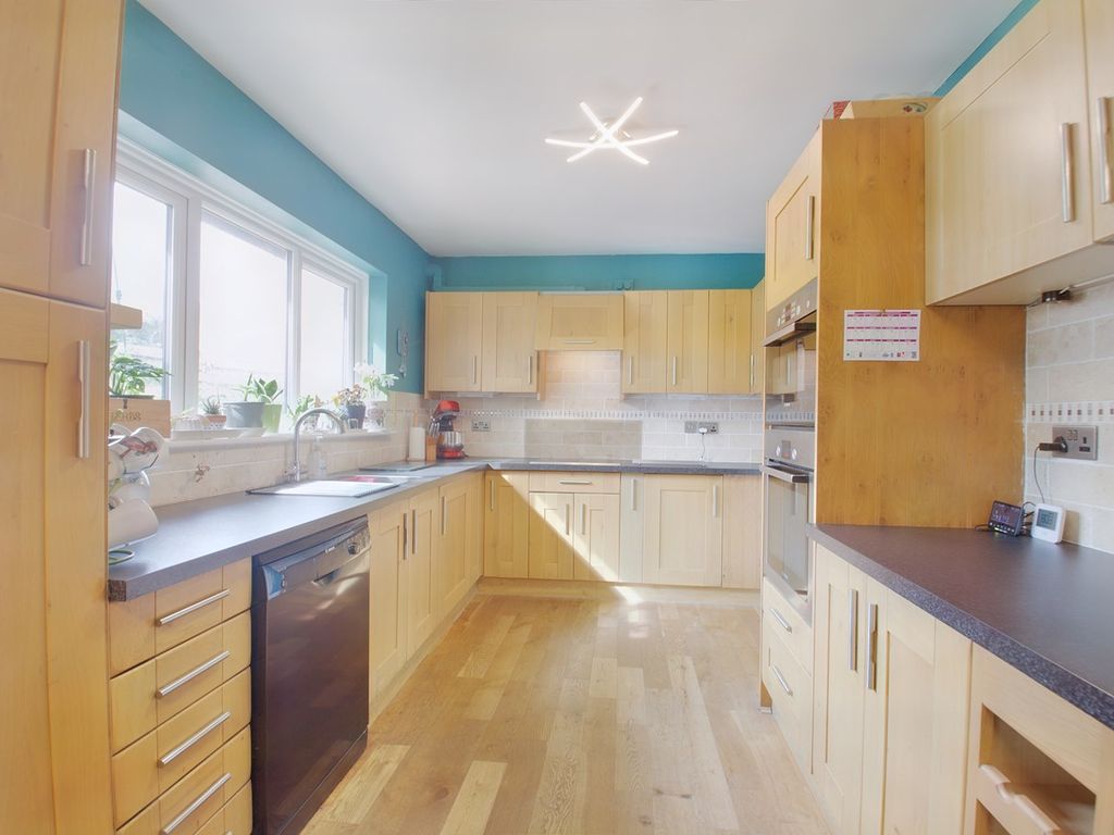 4 bed detached house for sale in Bryn Y Mor, Y Felinheli LL56, £310,000