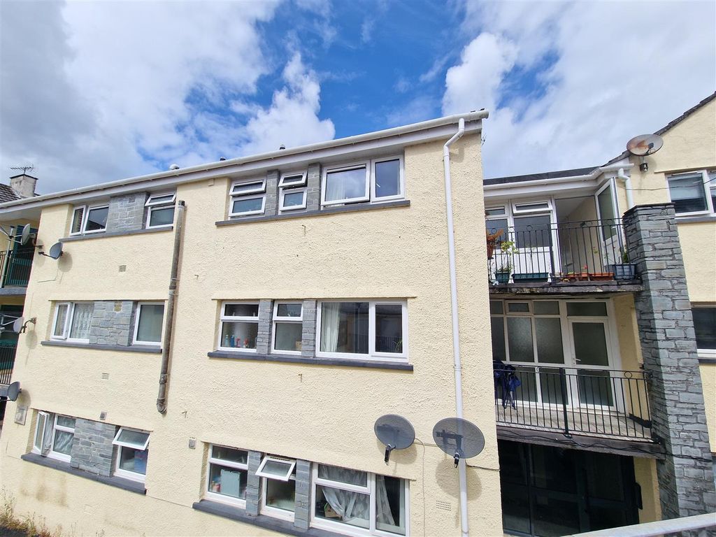 3 bed flat for sale in Tower Street, Launceston PL15, £135,000