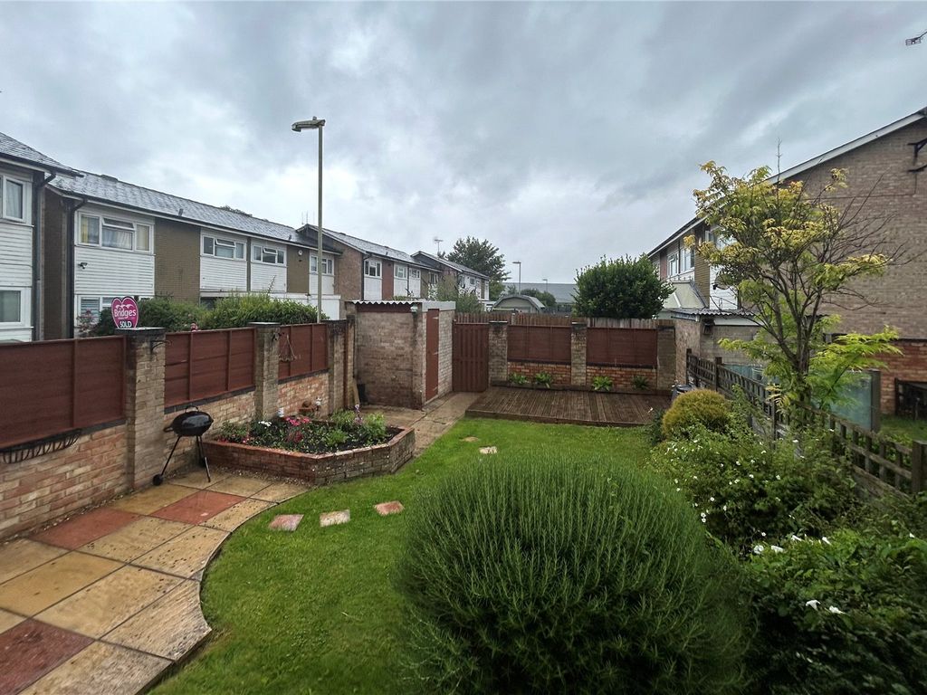 3 bed end terrace house for sale in Millard Close, Basingstoke, Hampshire RG21, £260,000