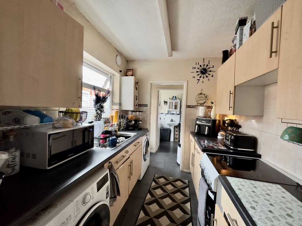 2 bed terraced house for sale in Cemetery Road, Worksop S80, £90,000