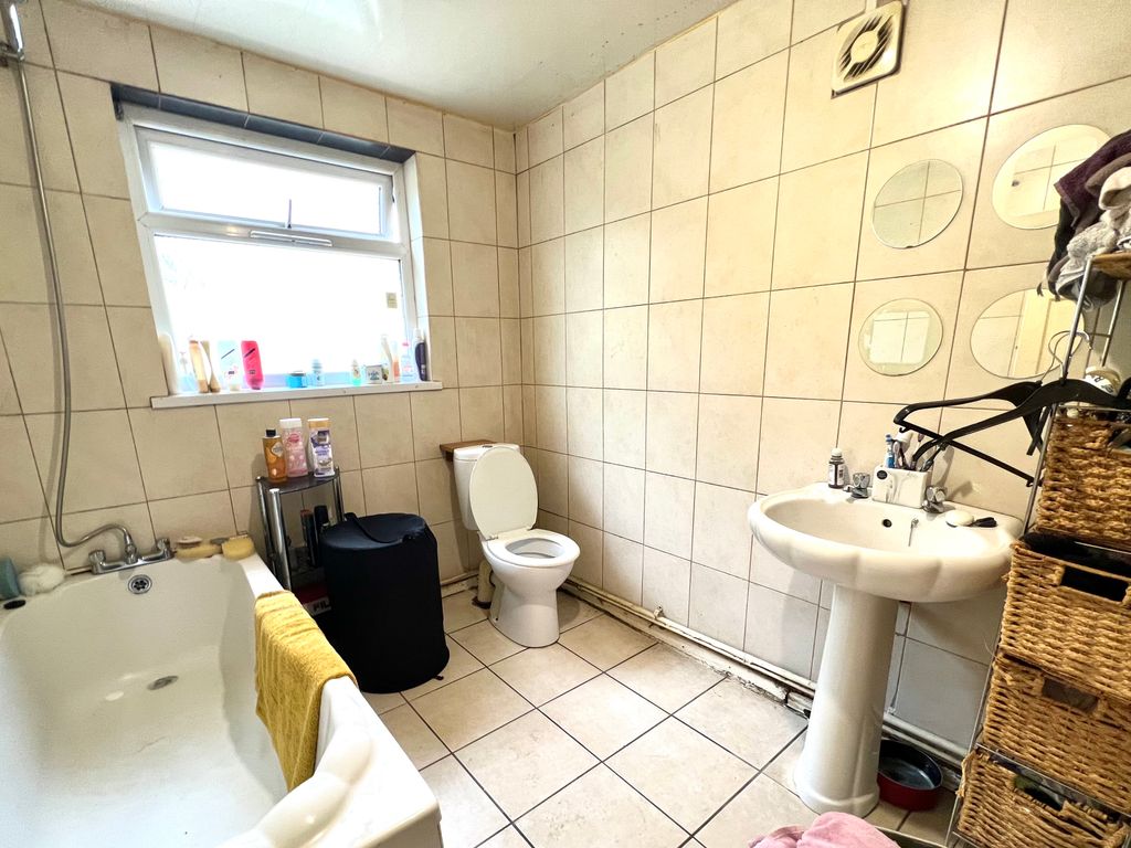1 bed terraced house for sale in Hoskins Street, Newport NP20, £155,000